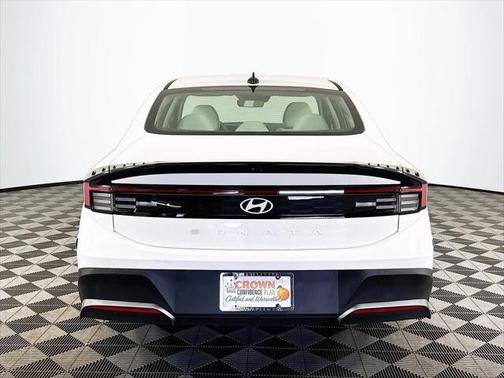 2025 Hyundai SONATA SE