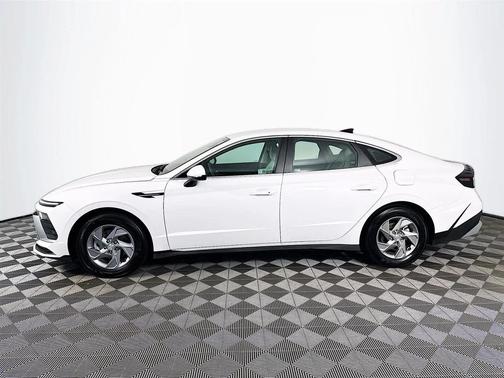 2025 Hyundai SONATA SE