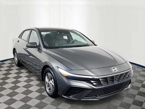 2024 Hyundai ELANTRA SE