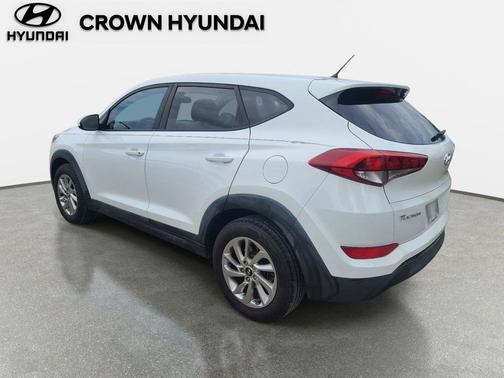 Dazzling White 2018 Hyundai TUCSON SE