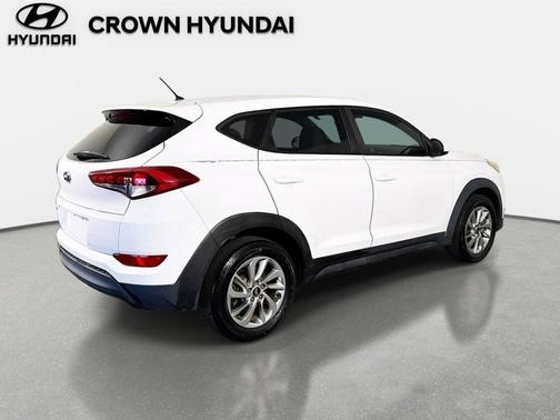 Dazzling White 2018 Hyundai TUCSON SE