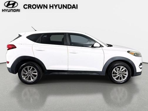 Dazzling White 2018 Hyundai TUCSON SE