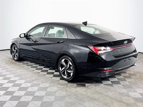 2022 Hyundai ELANTRA HEV Limited