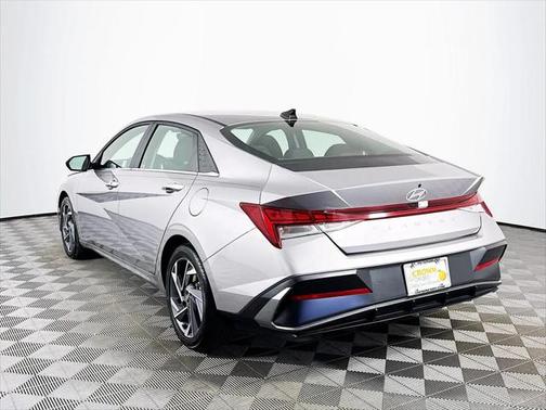 2025 Hyundai ELANTRA SEL