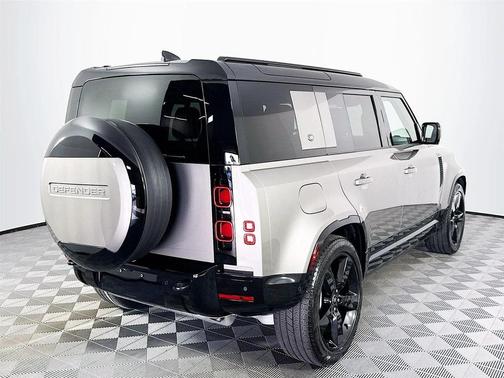 2024 Land Rover Defender 110 P400 X-Dynamic SE