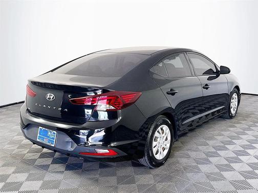 2020 Hyundai ELANTRA SE