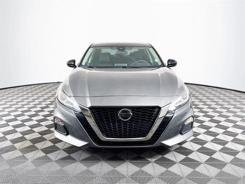 2022 Nissan Altima SR VC-Turbo FWD