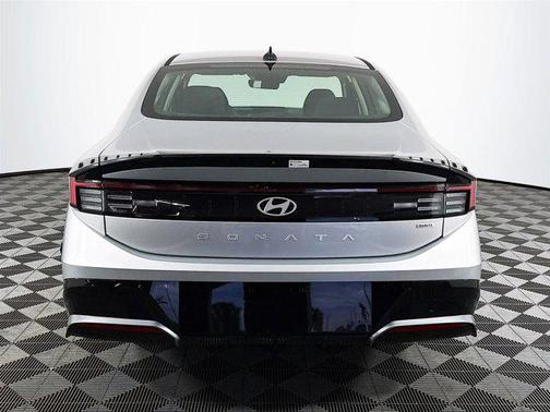 2025 Hyundai SONATA Hybrid SE