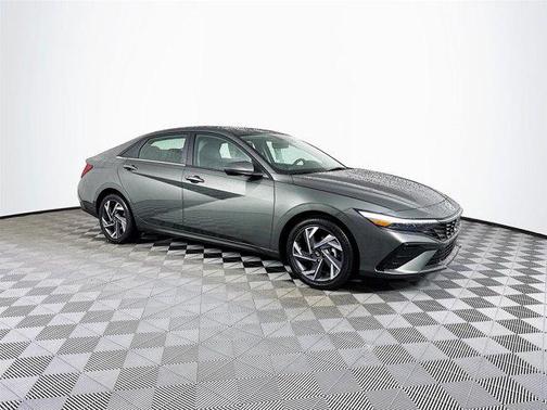 2025 Hyundai ELANTRA SEL