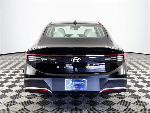 2025 Hyundai SONATA SE