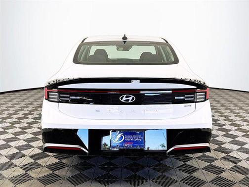 2025 Hyundai SONATA Hybrid SE