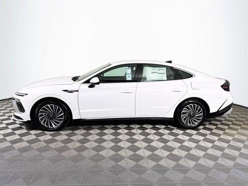 2025 Hyundai SONATA Hybrid SE