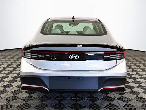 2025 Hyundai SONATA SE