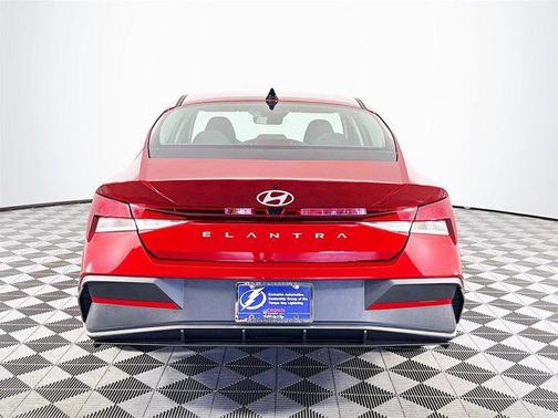 2025 Hyundai ELANTRA SE