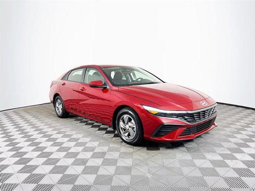 2025 Hyundai ELANTRA SE