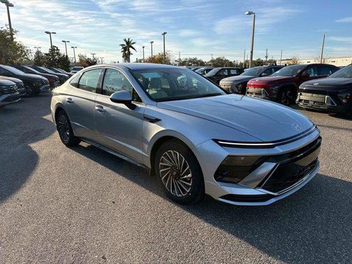 2025 Hyundai SONATA Hybrid SE