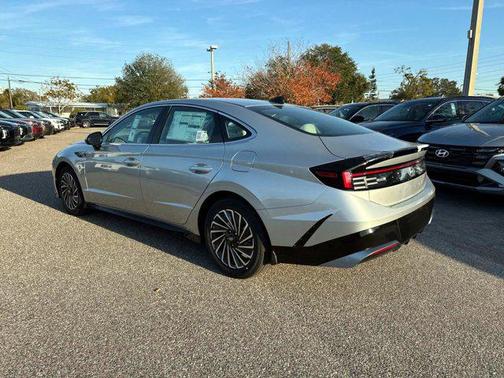 2025 Hyundai SONATA Hybrid SE