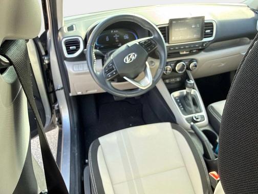 2024 Hyundai VENUE SEL
