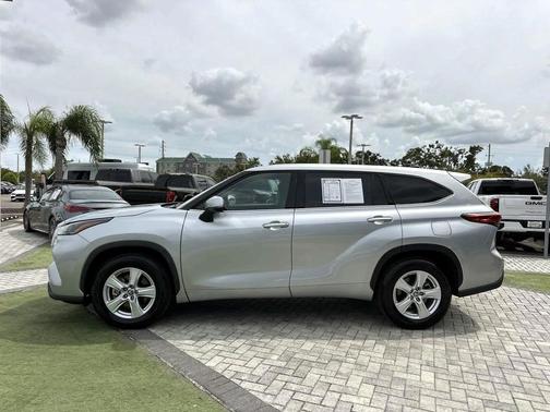 2022 Toyota Highlander LE