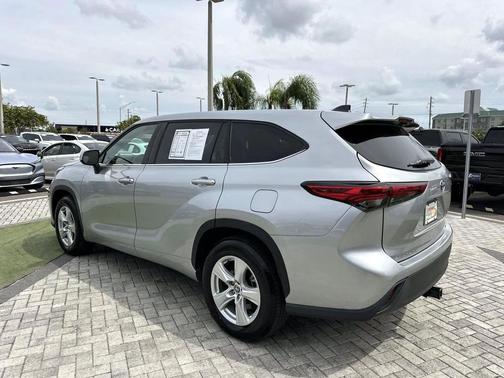 2022 Toyota Highlander LE