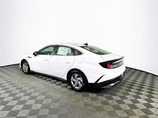 2025 Hyundai SONATA SE