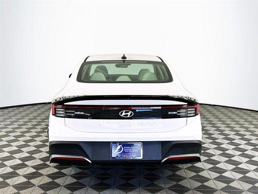 2025 Hyundai SONATA SE