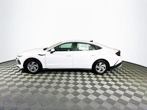 2025 Hyundai SONATA SE