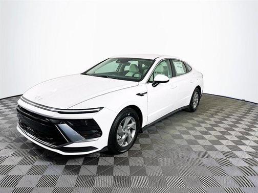 2025 Hyundai SONATA SE