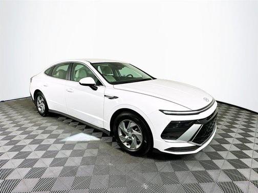 2025 Hyundai SONATA SE