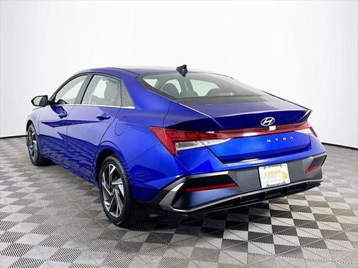 2025 Hyundai ELANTRA SEL