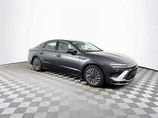 2025 Hyundai SONATA Hybrid SE