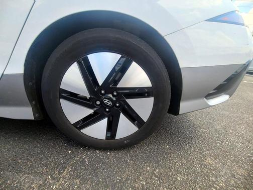 Serenity White 2024 Hyundai IONIQ 6 SE