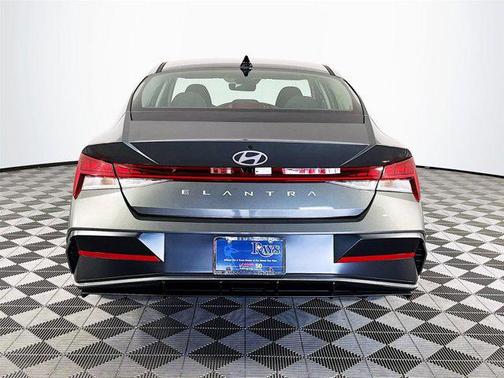 2025 Hyundai ELANTRA SEL