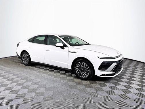 2025 Hyundai SONATA Hybrid SE