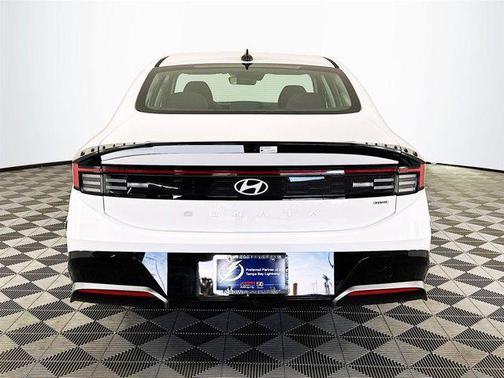 2025 Hyundai SONATA Hybrid SE