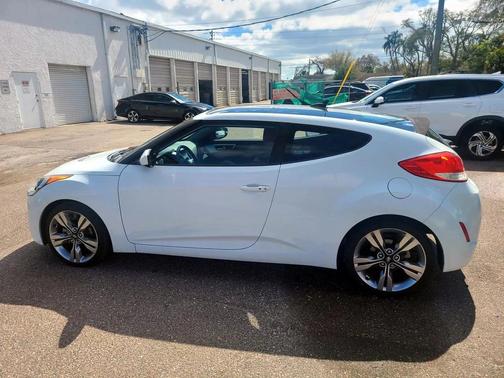 2013 Hyundai Veloster Base