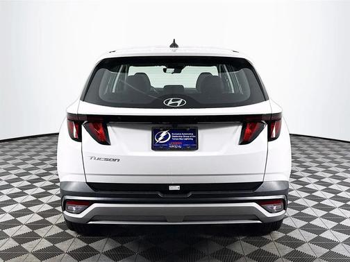 2025 Hyundai TUCSON SE