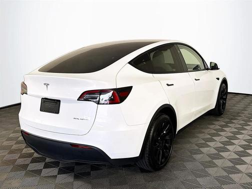 2024 Tesla Model Y Long Range Dual Motor All-Wheel Drive