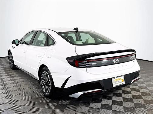 2024 Hyundai SONATA Hybrid SE