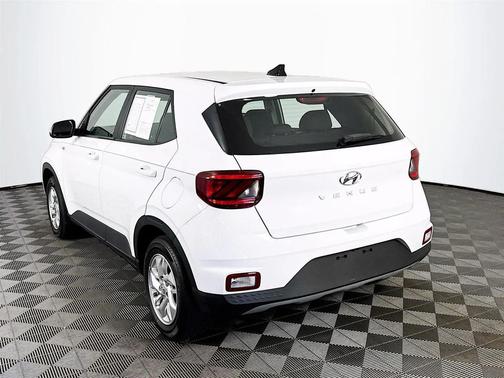 2022 Hyundai VENUE SE