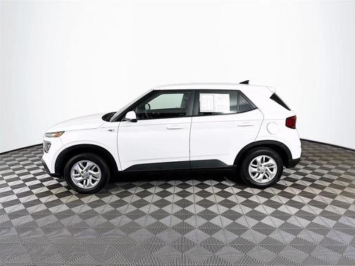 2022 Hyundai VENUE SE