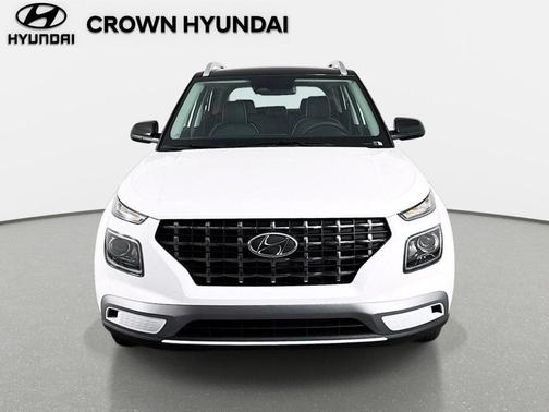 Lunar White w/Black Roof 2026 Hyundai VENUE SEL w/Two-Tone Roof