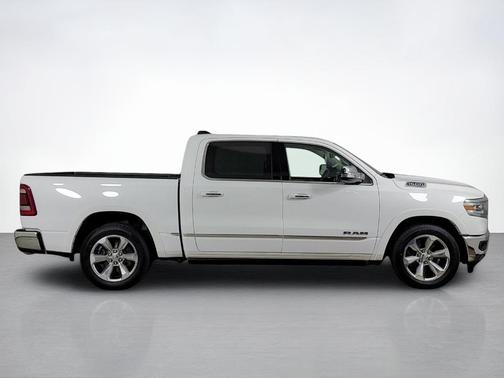 Bright White Clearcoat 2022 RAM 1500 Limited