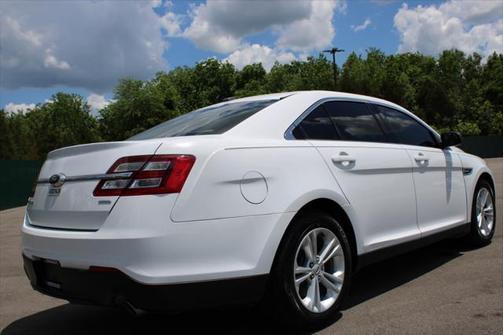 2016 Ford Taurus SE