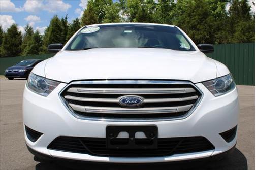 2016 Ford Taurus SE