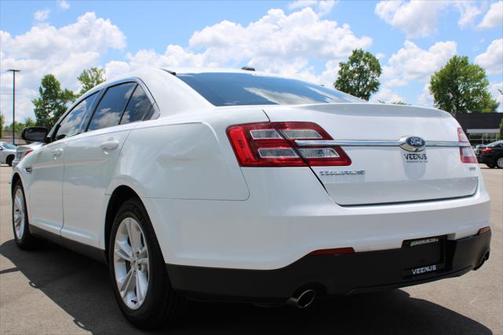 2016 Ford Taurus SE