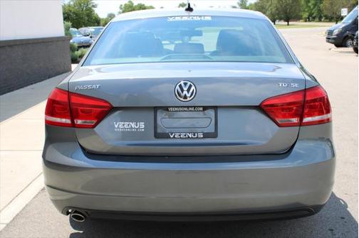 2013 Volkswagen Passat 2.0 TDI SE w/ Sunroof