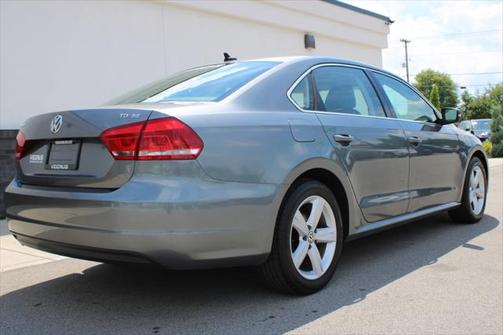 2013 Volkswagen Passat 2.0 TDI SE w/ Sunroof