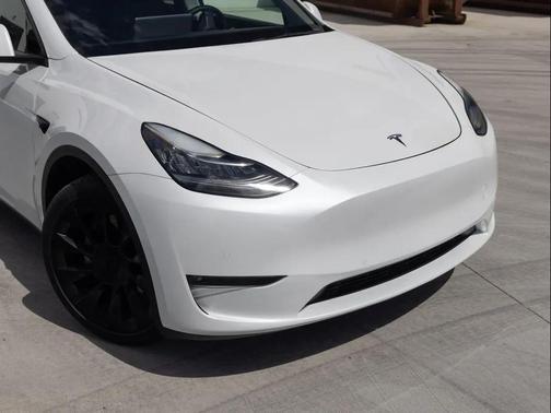 Pearl White Multi-Coat 2022 Tesla Model Y Long Range Dual Motor All-Wheel Drive