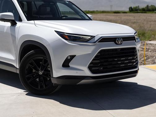 Wind Chill Pearl 2024 Toyota Grand Highlander Platinum